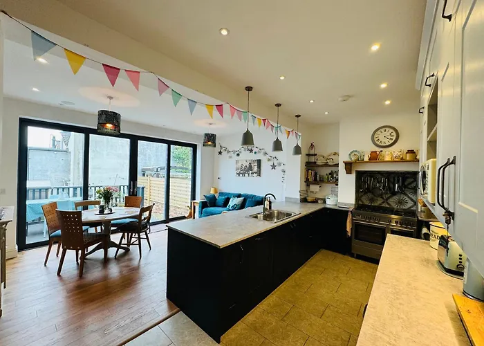 Totterdown\'S Modern & Vintage Inspired Home