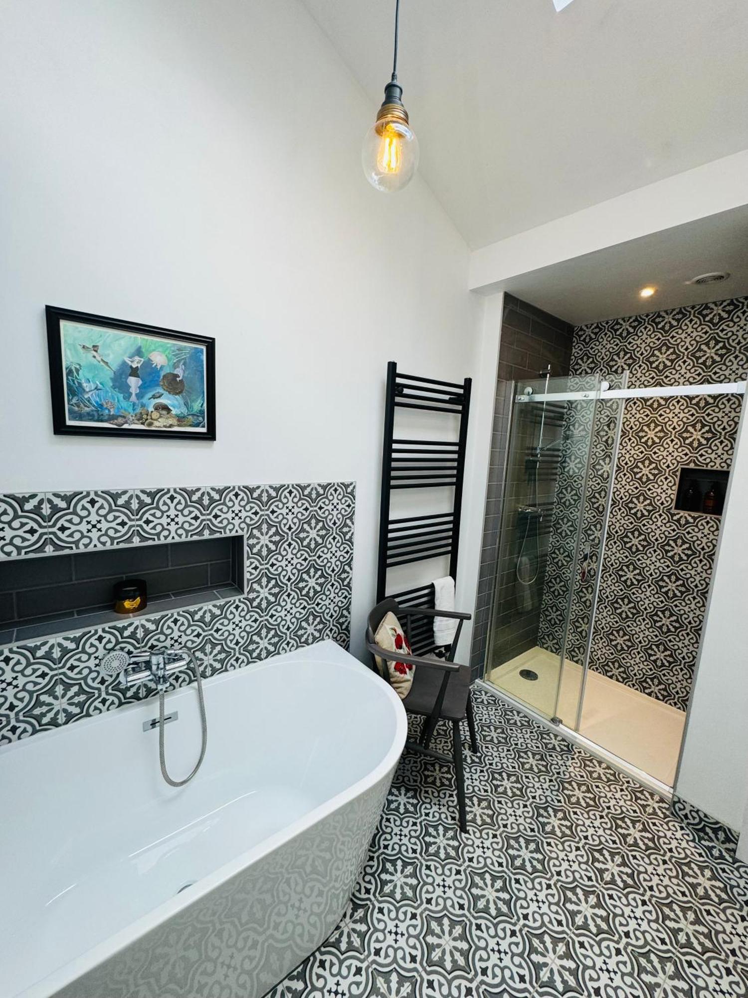Totterdown'S Modern & Vintage Inspired Home